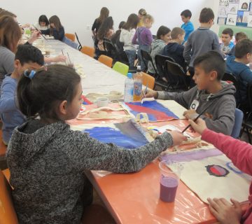 Sudjelovanje korisnika na Zimskoj likovnoj koloniji – Zilik u Karlovcu - oslikavanje platnenih torbi (2)