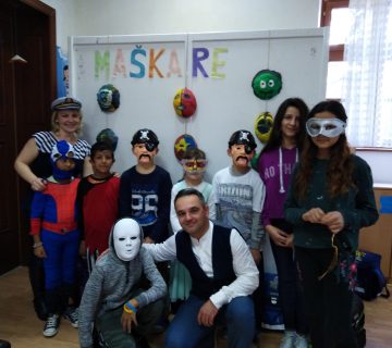 Maskirani korisnici povodom maškara - grupna fotografija