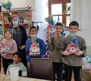 Zajednička fotografija korisnika i predstavnica CZSS