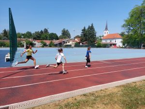 Sportski susreti atletika - utrka mlađih djevojčica