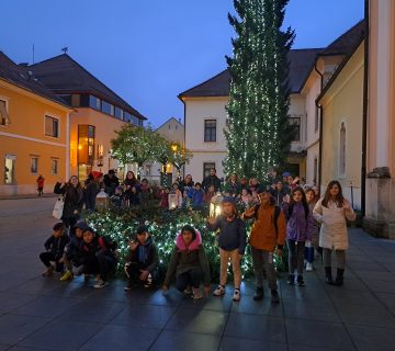 Advent u Varaždinu - korisnici oko adventskog vijenca