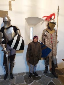 Korisnik u dvorcu uz dva viteza